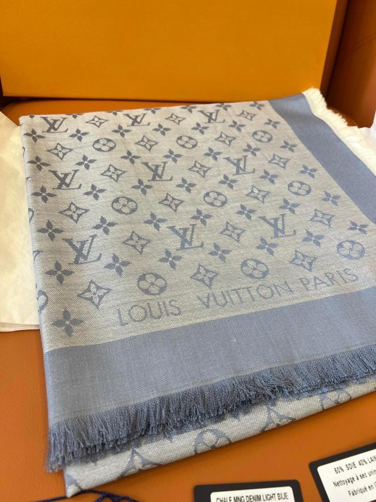 Louis Vuitton scarf 142x142cm
