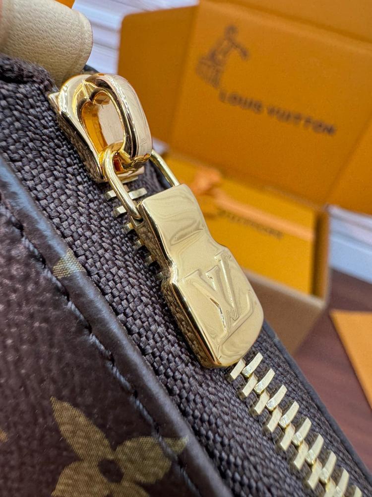 Louis Vuitton 22cm pochette