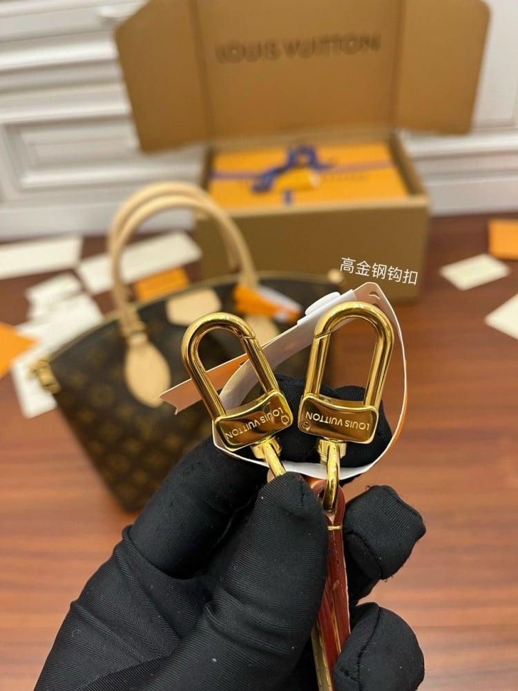 Louis Vuitton BOÉTIE MM 31.5cm