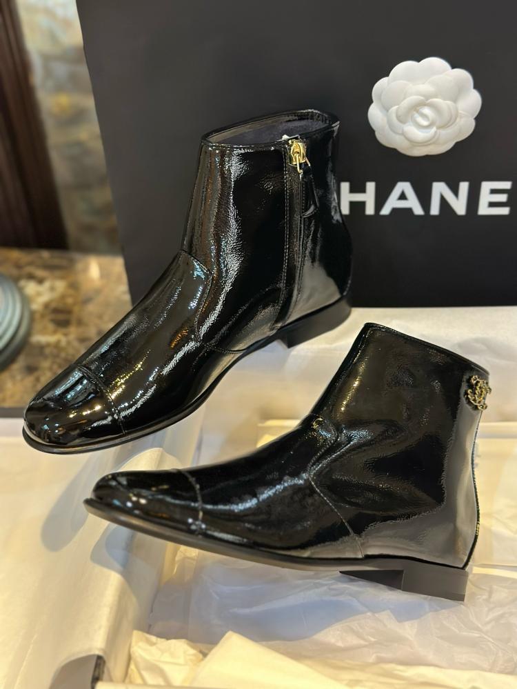 Chanel boot