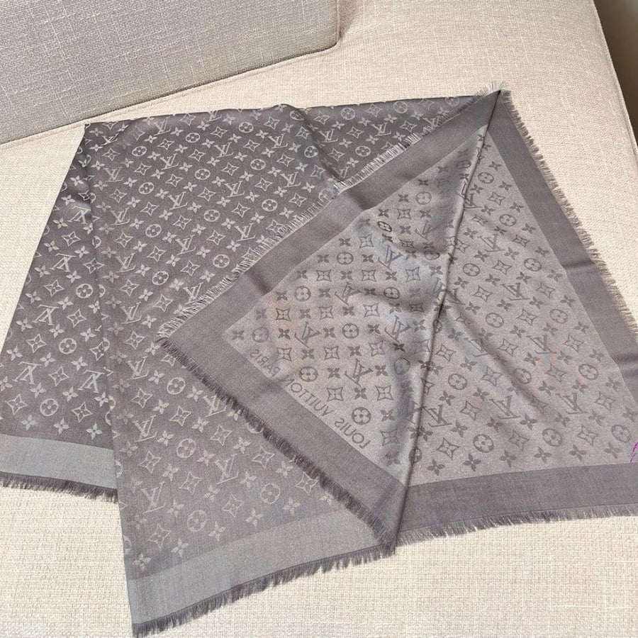 Louis Vuitton scarf 140x140cm