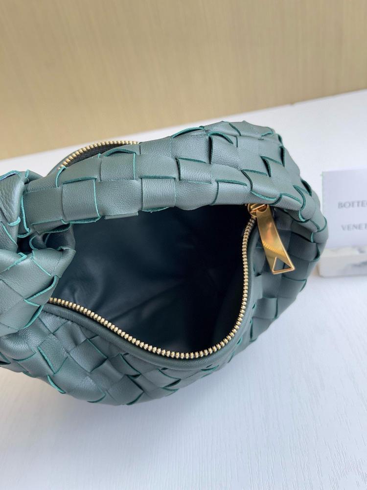 Boutique size 23cm