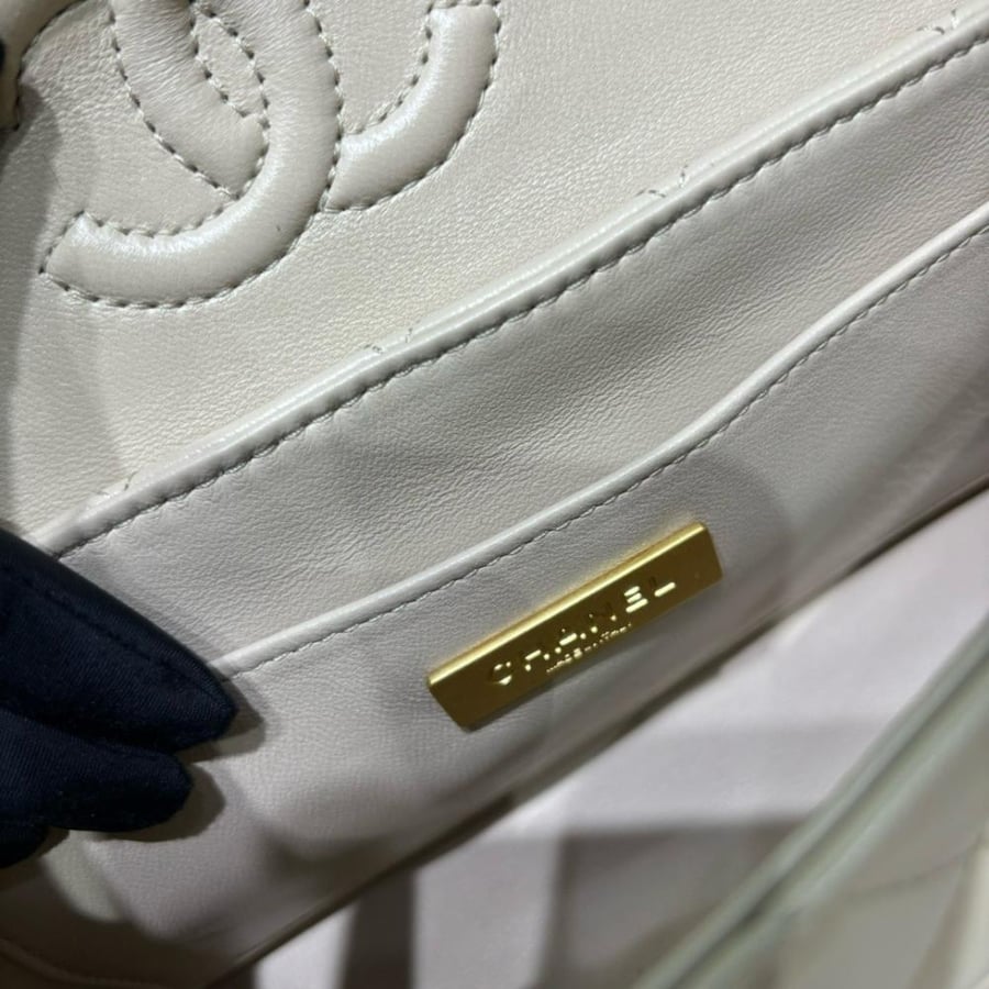 Chanel 20cm size