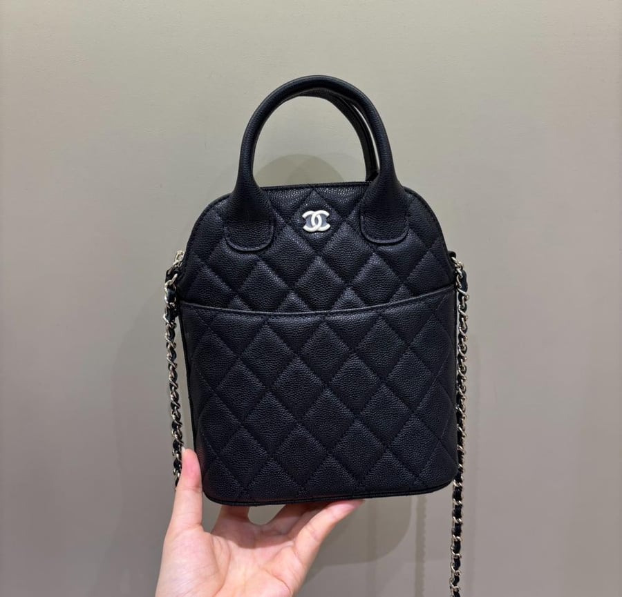 Chanel size 17cm