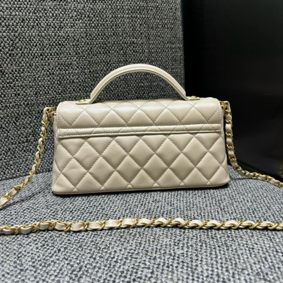 Chanel 20cm size