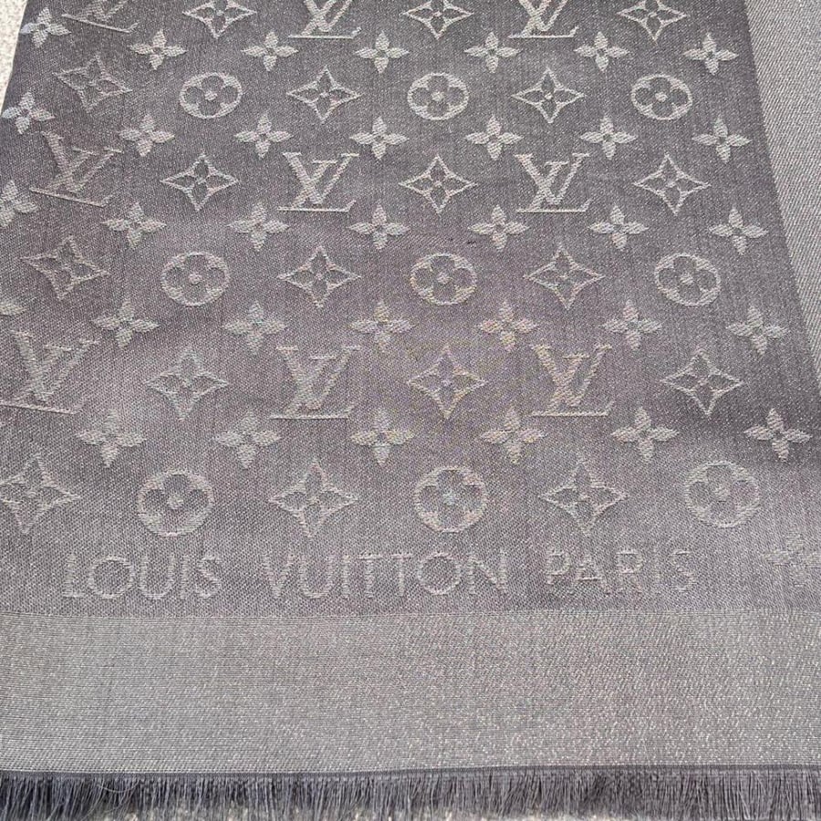 Louis Vuitton scarf 140x140cm