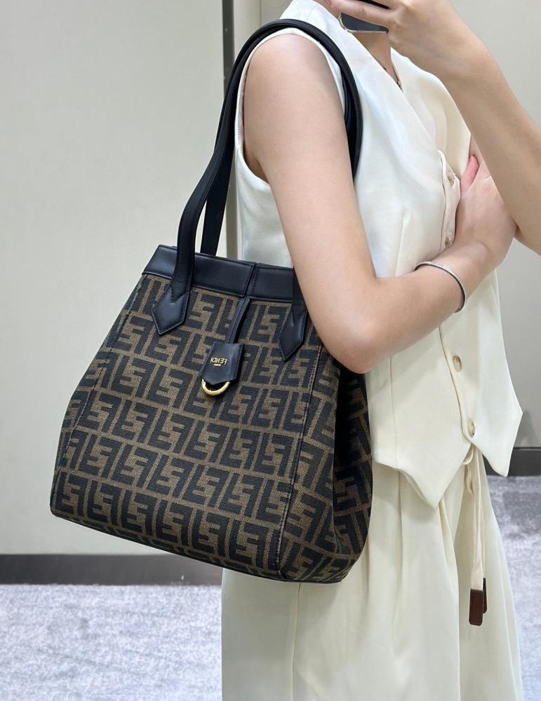 Fendi origami size 27cm