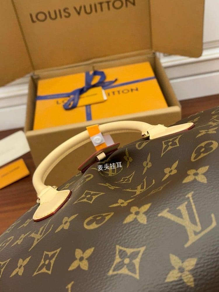 Louis Vuitton BOÉTIE MM 31.5cm