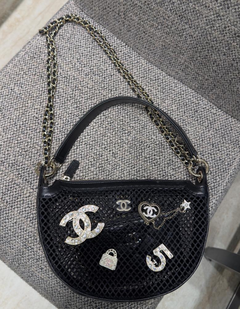 Chanel size 22cm