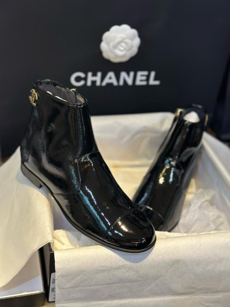 Chanel boot