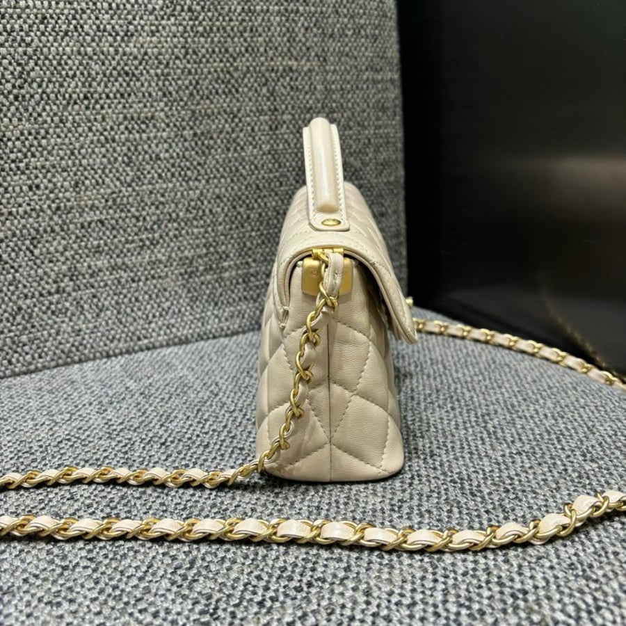 Chanel 20cm size