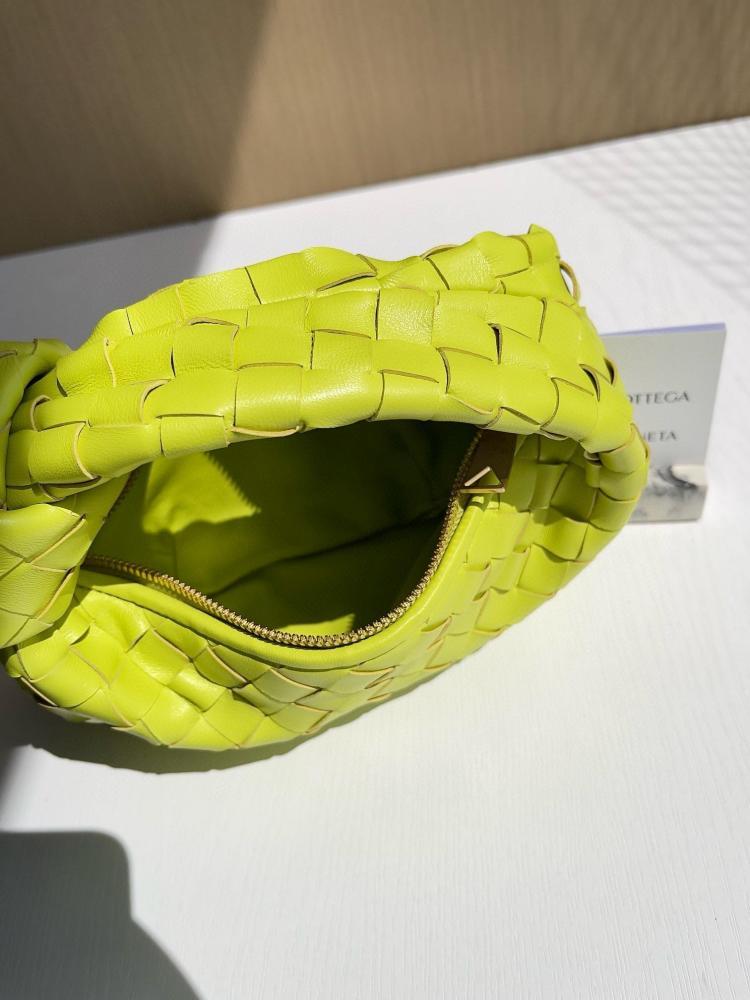 Boutique size 23cm
