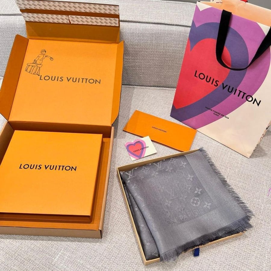 Louis Vuitton scarf 140x140cm