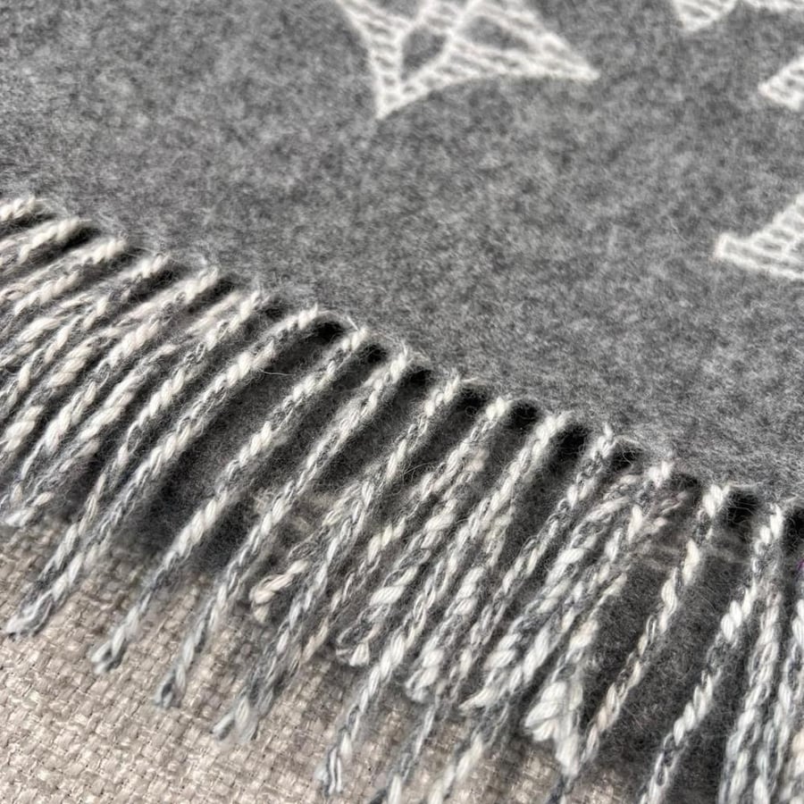 Louis Vuitton scarf 186x40cm