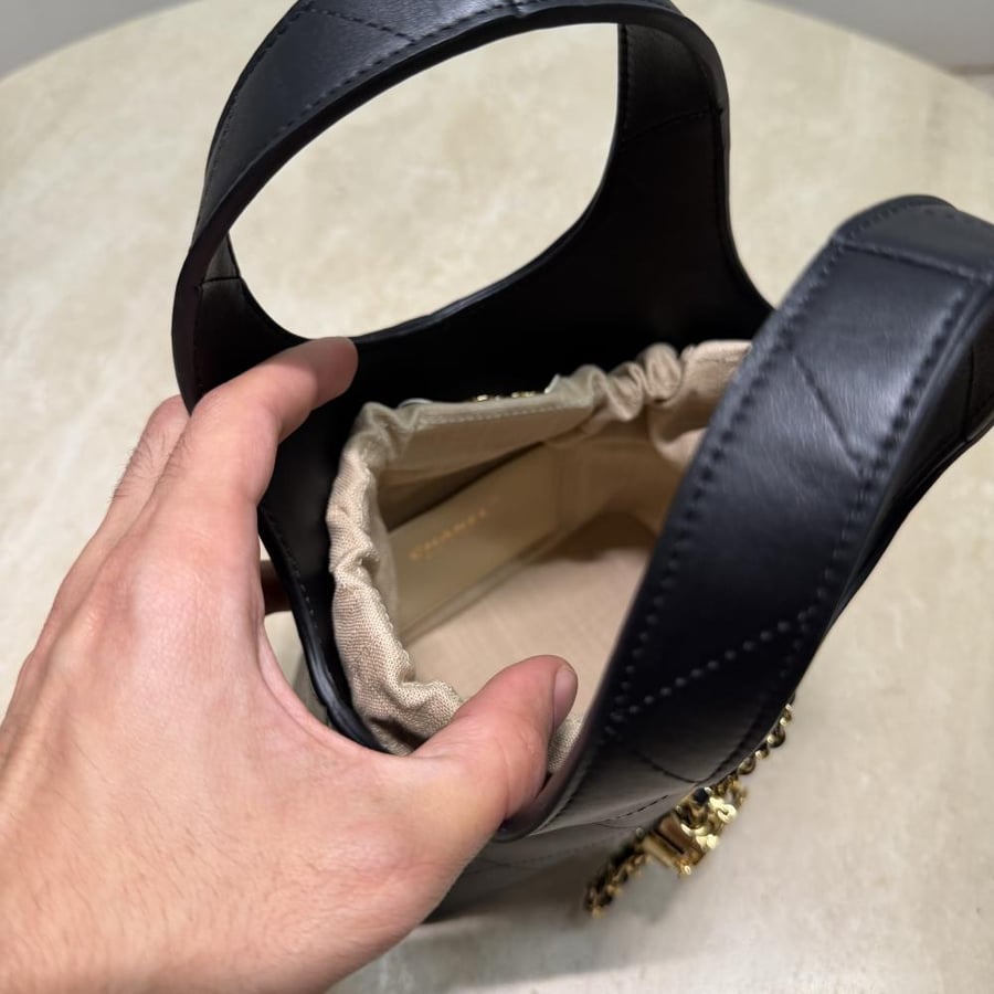 Chanel size 21cm