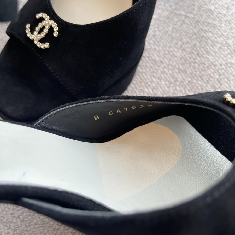 Hills Chanel height 9.5cm