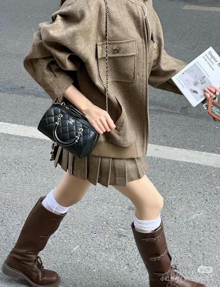 Chanel size 18cm