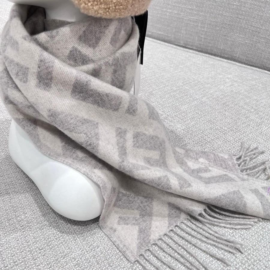Fendi scarf 170x47cm