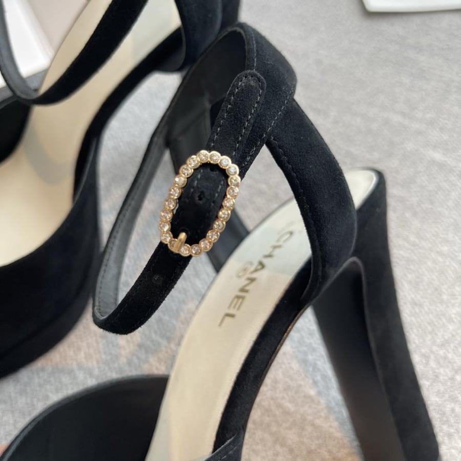 Hills Chanel height 9.5cm