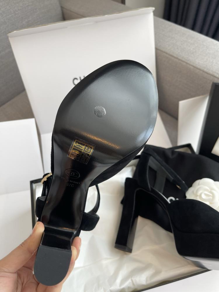 Hills Chanel height 9.5cm
