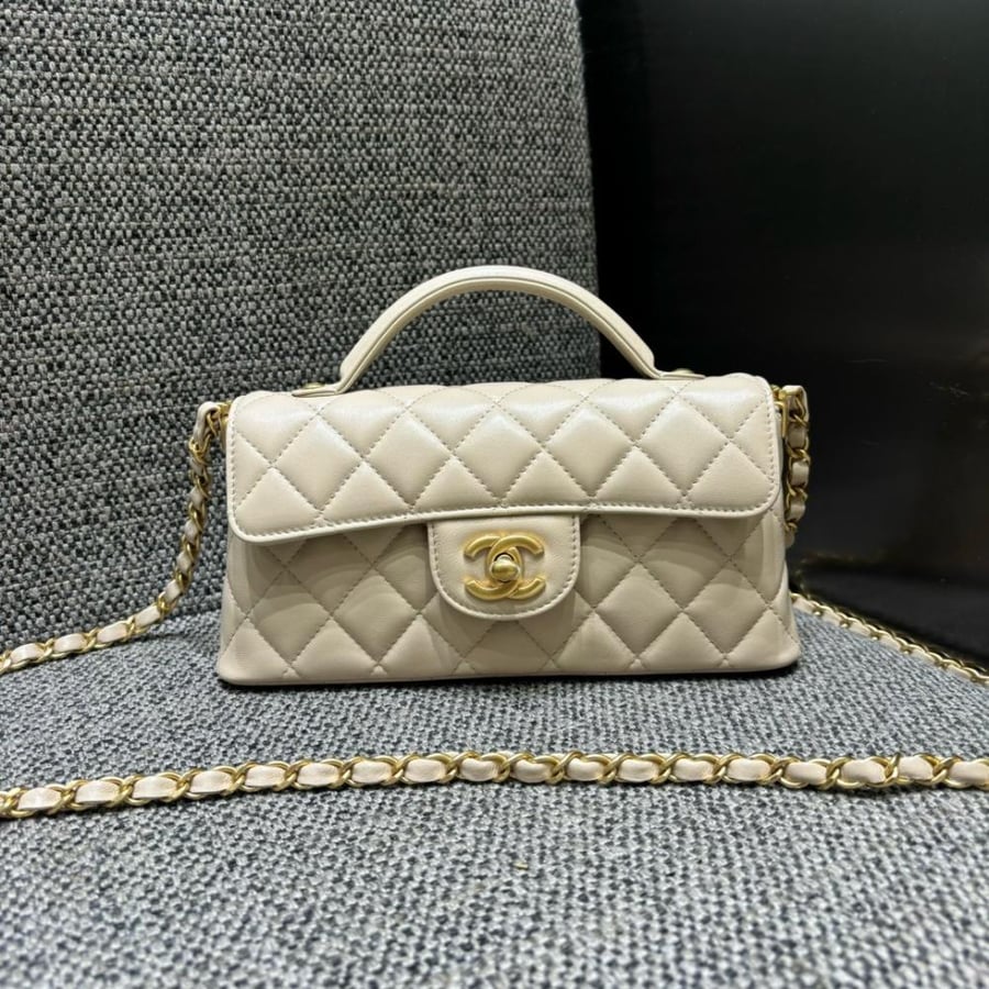 Chanel 20cm size