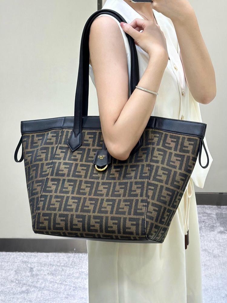 Fendi origami size 27cm