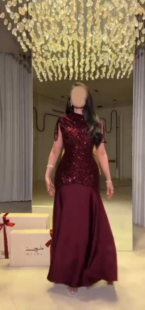 فستان عنابي سهره
