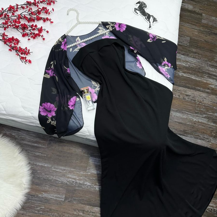 فستان أسود