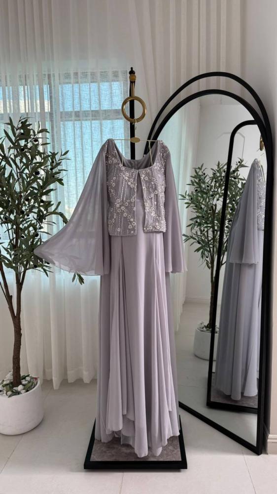Elegant maternity dress