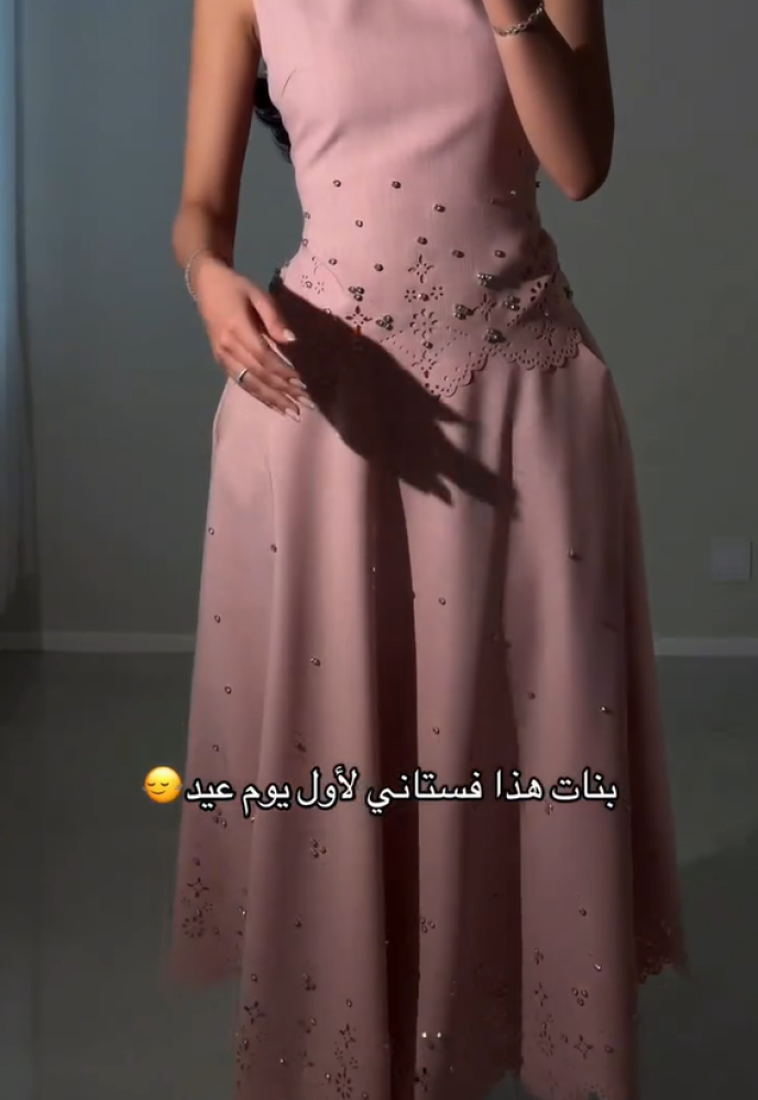 فستان وردي