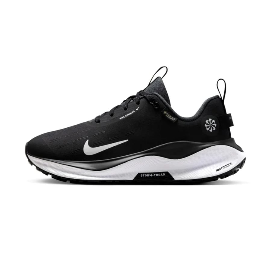 حذاء نايك زوم اكس Nike React x بزاوية تظهر تفاصيل النعل الخارجي