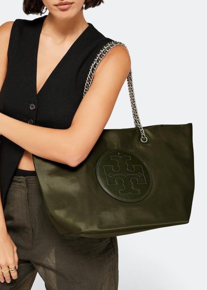 حقيبة توت نسائية فاخرة من Tory Burch بتصميم عصري وسلسلة معدنية