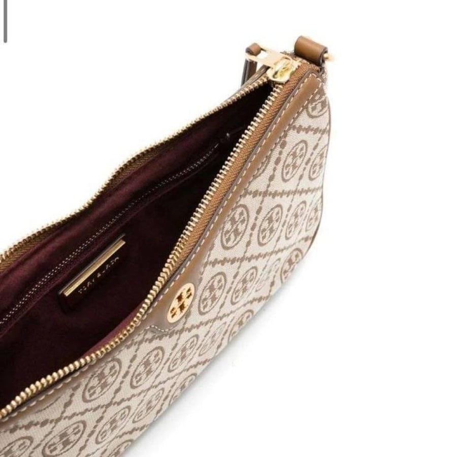 حقيبة نسائية صغيرة من Tory Burch بتصميم كلاسيكي وسلسلة ذهبية