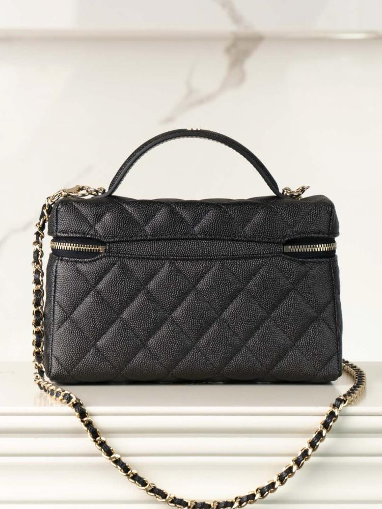 حقيبة كتف نسائية من Louis Vuitton سوداء بنقشة Monogram وسلسلة ذهبية