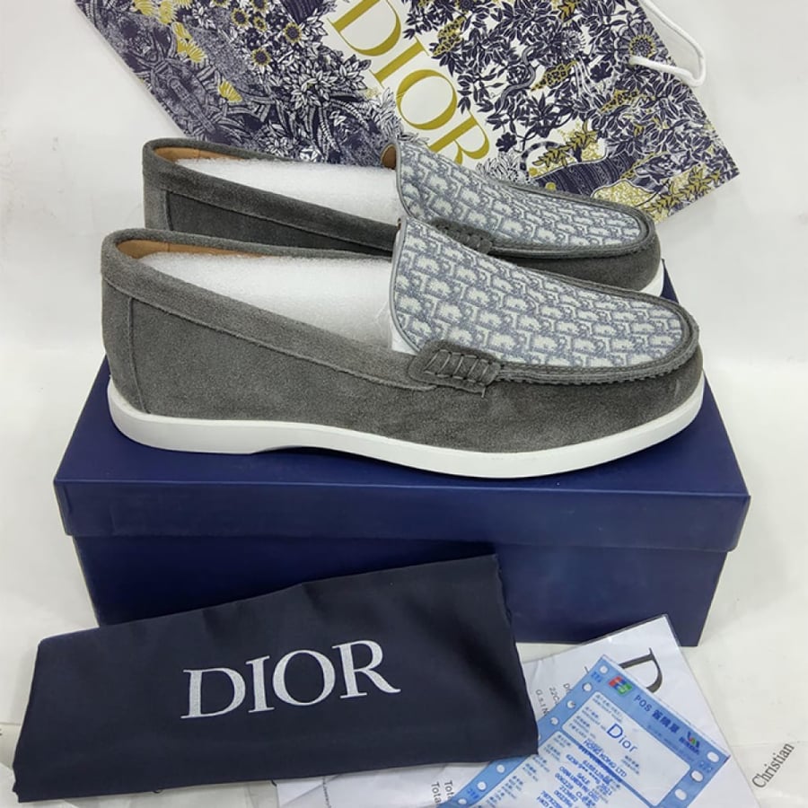 كاجوال Dior بتفاصيل مدروسة وخامات مختارة بعناية من دينيز