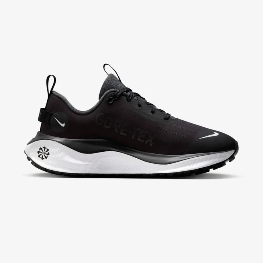 حذاء نايك زوم اكس Nike React x بمظهر يلائم الاطلالات اليومية الانيقة