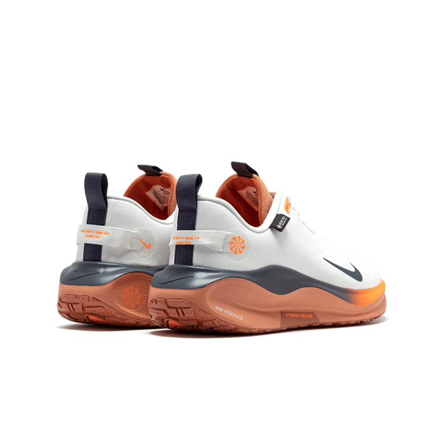 حذاء نايك زوم اكس Nike React x بلقطة قريبة تظهر دقة التصميم في دينيز