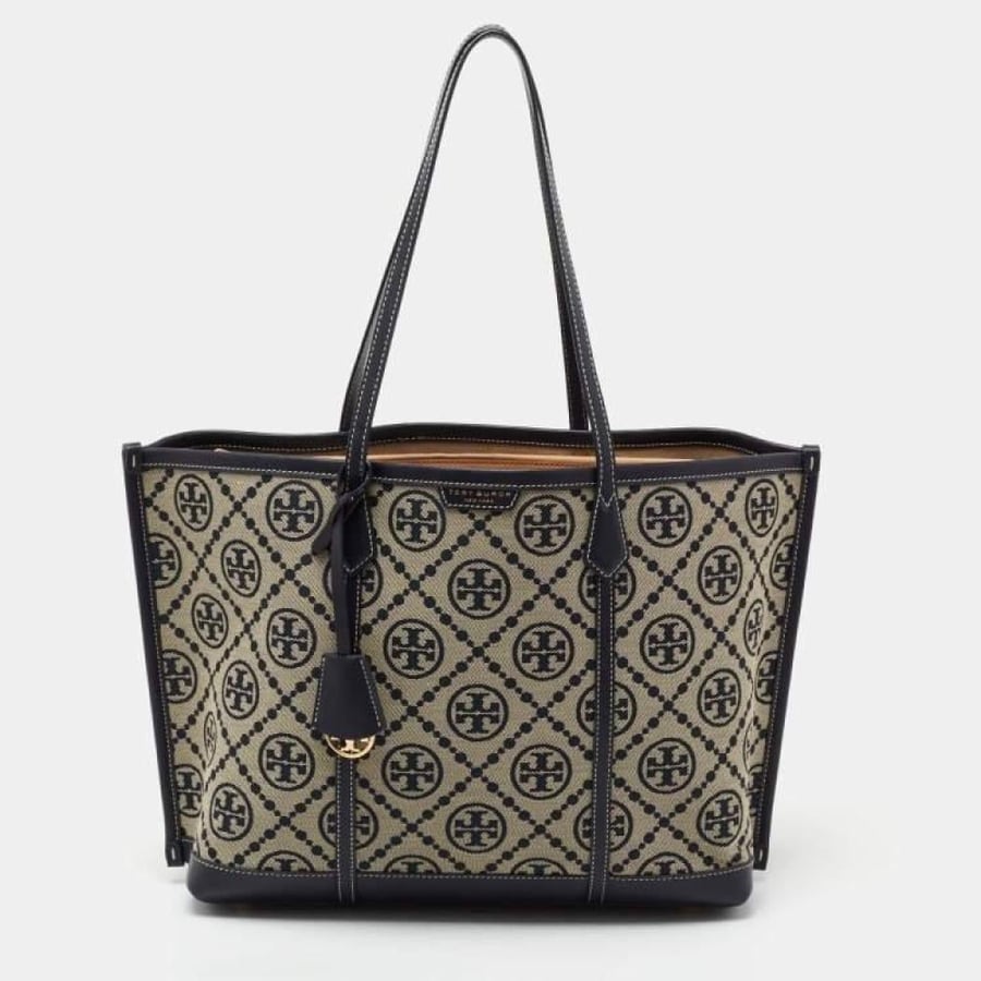 حقيبة نسائية كبيرة من Tory Burch بنقشة كلاسيكية أنيقة