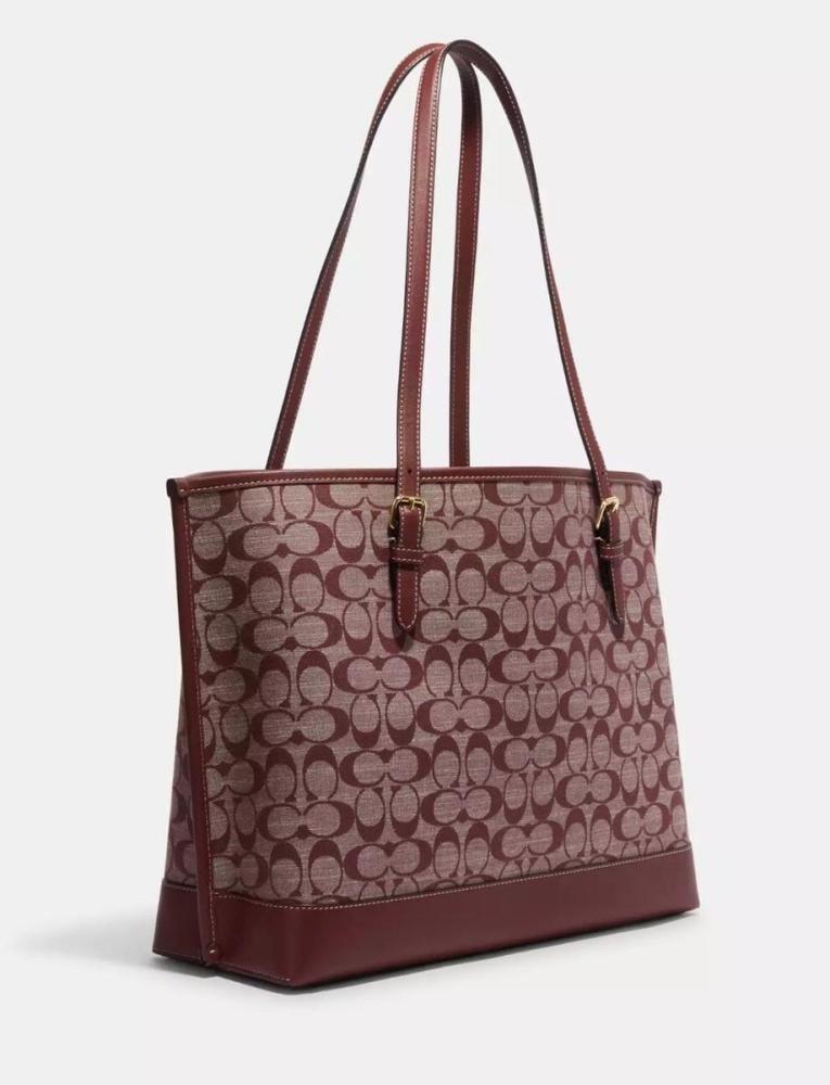 حقيبة توت نسائية من Coach بنقشة سيغنتشر باللون العنابي