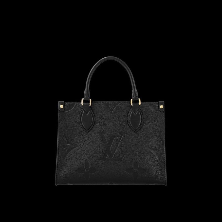 حقيبة يد نسائية سوداء بنقشة Monogram بارزة