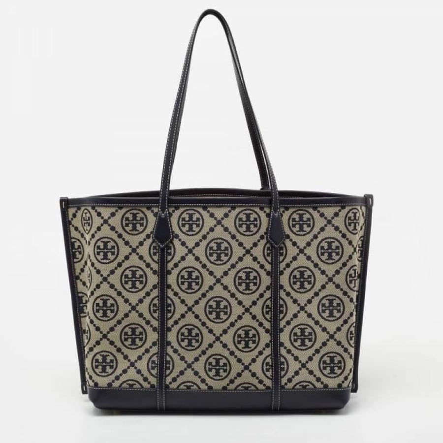 حقيبة نسائية كبيرة من Tory Burch بنقشة كلاسيكية أنيقة