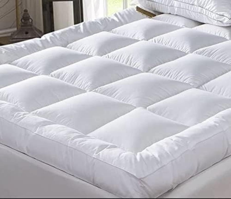 Hotel bed topper, 14 cm thick, with a distinctive design