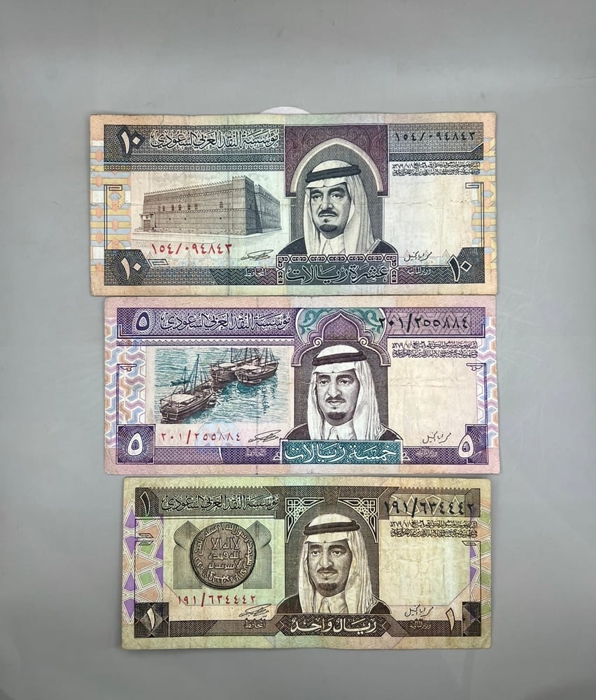 طقم الملك فهد (ريال،خمسة،عشرة،خمسين،مائة) الجميع توقيع أبالخيل حالات جيدة MSK-1