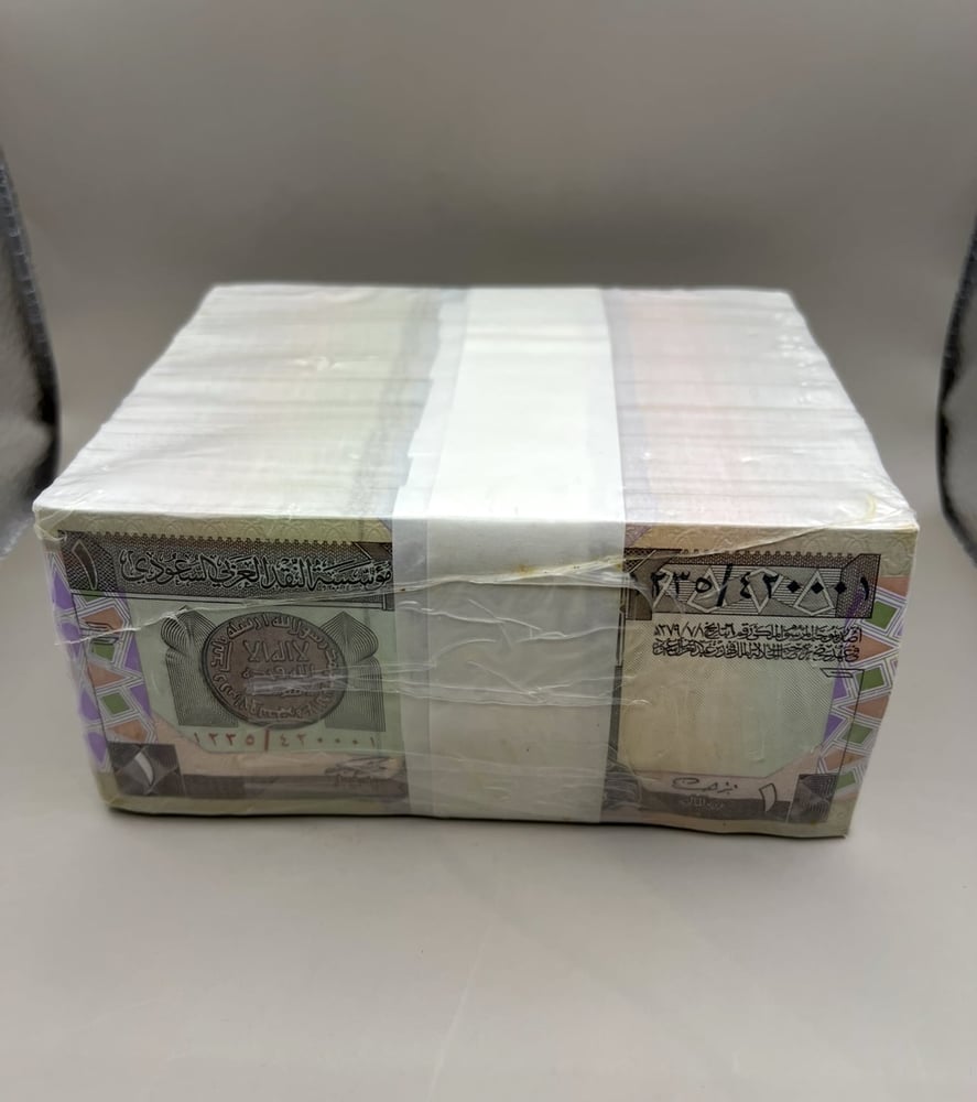 بندل ريالات الملك فهد (10 ربطات / 1000 ورقة) بتغليف المؤسسة (يوجد شق بالزاوية موضح بالصورة)