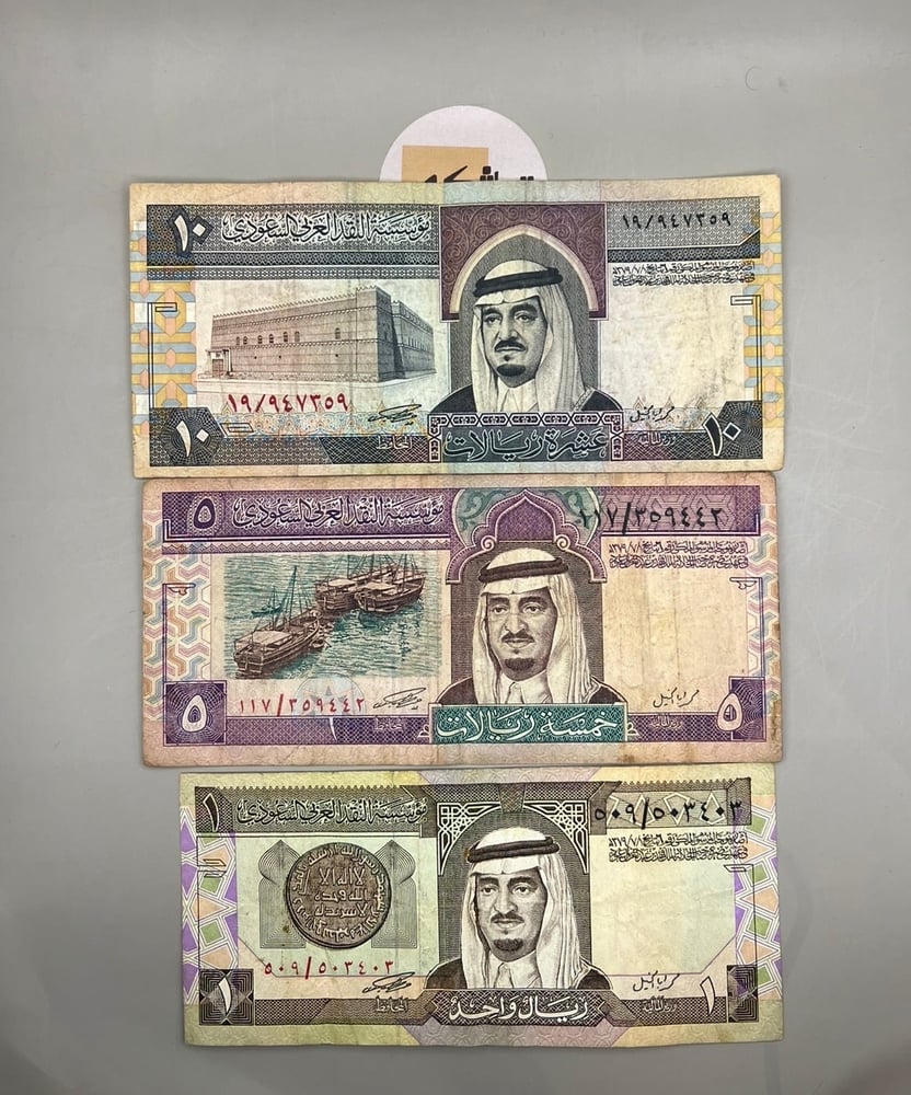 طقم الملك فهد (ريال،خمسة،عشرة،خمسين،مائة) الجميع توقيع أبالخيل حالات جيدة (المية يوجد حبر بالخلف)MSK-2