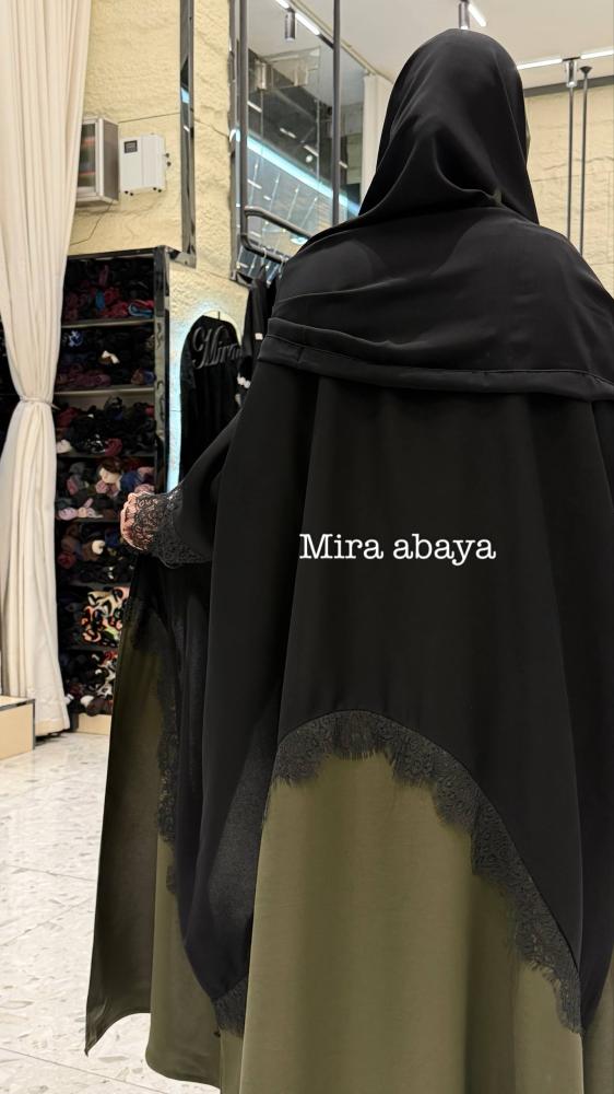 عبايه مالكه فراشه