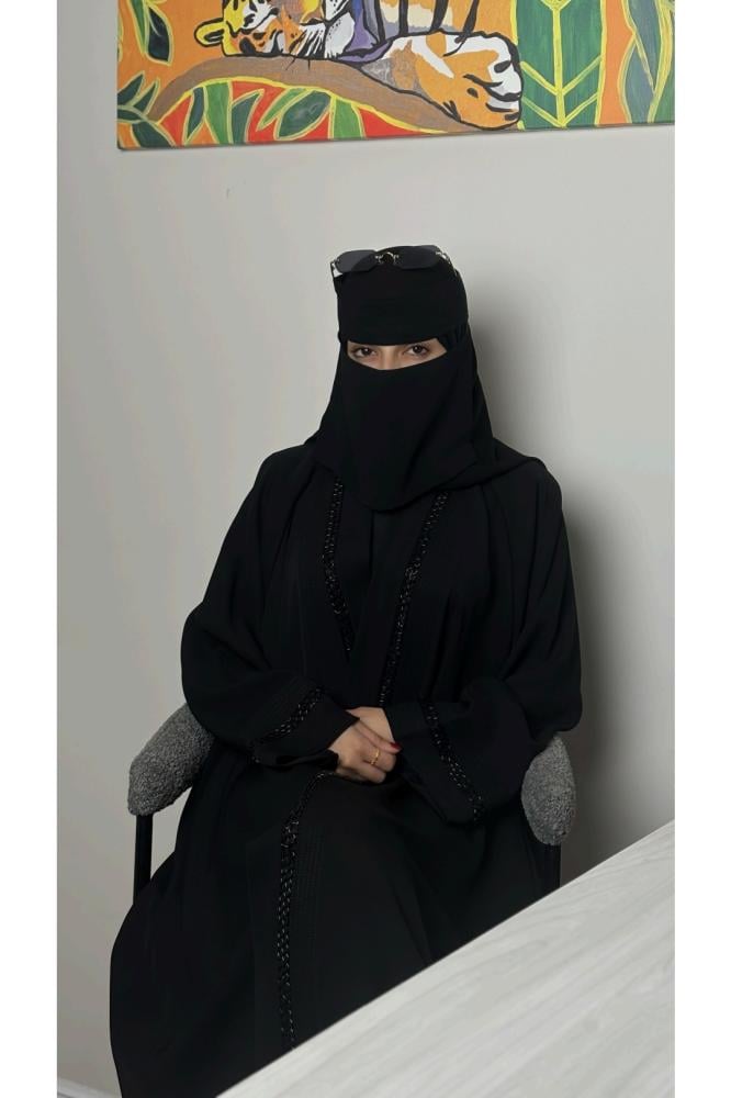 19– عباية نسائية سوداء