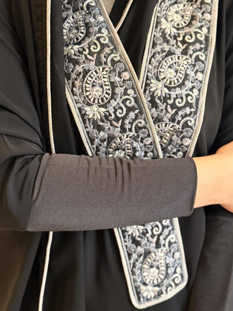 عباية كريب ب أكمام استرتش -اسود