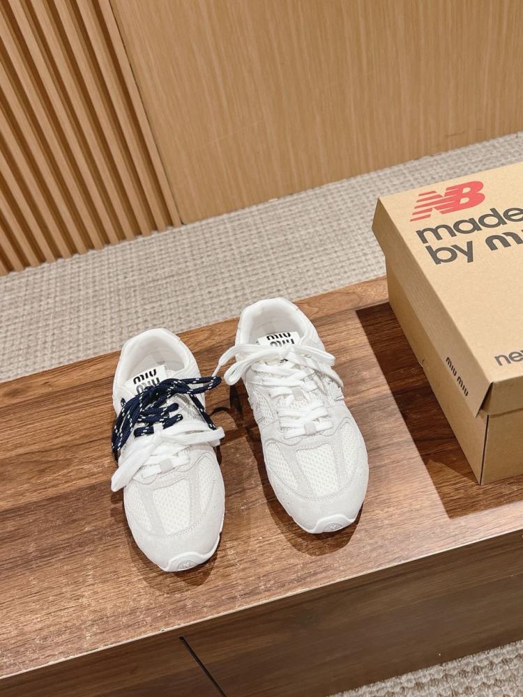 سنيكرز miu miu vs new balance