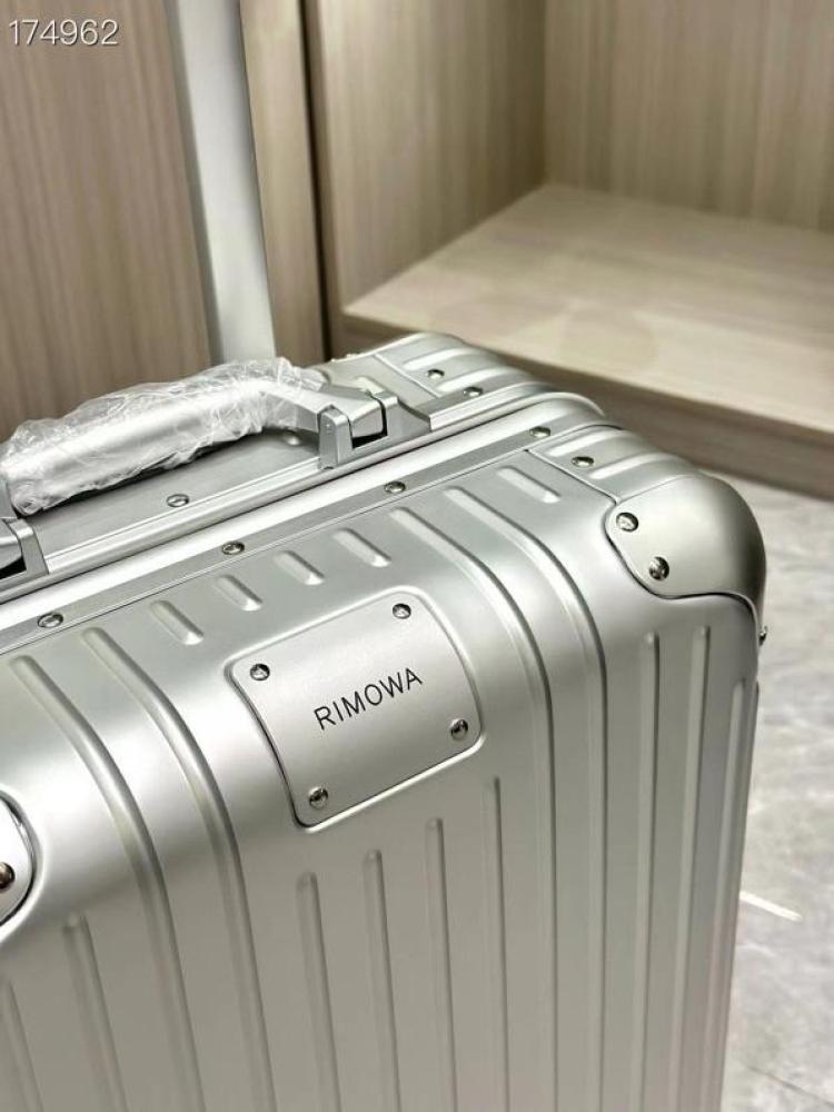ريموا حقيبة سفر carry-on S بلون السيلفر